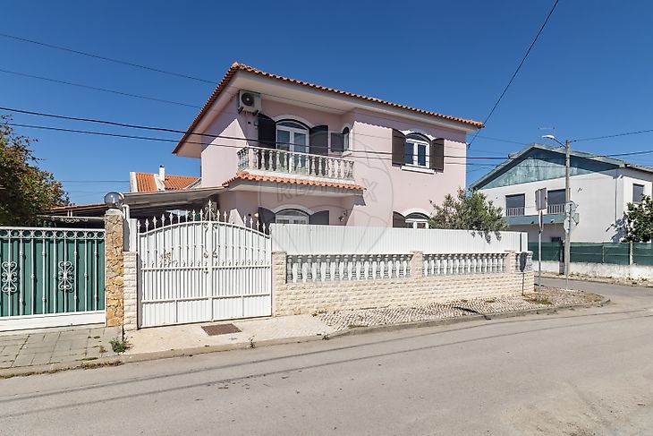 Moradia T4 à venda em Alhos Vedros